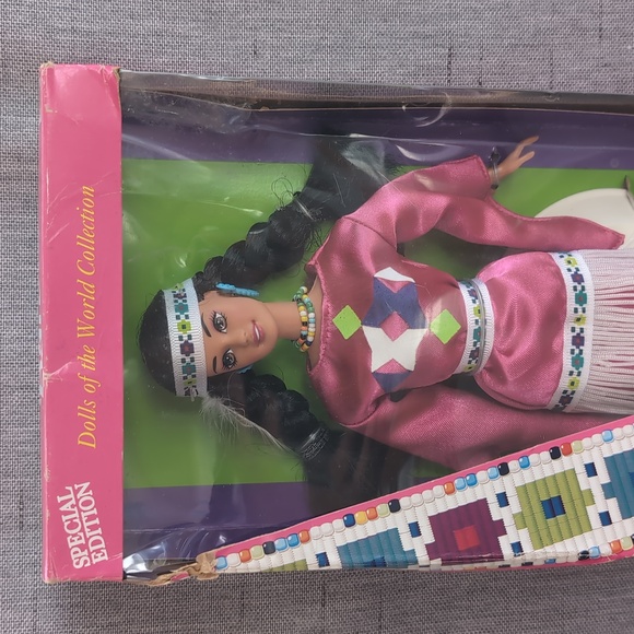 Dolls Of The World Native American Barbie 3rd Edition 1994 - Picture 5 of 7